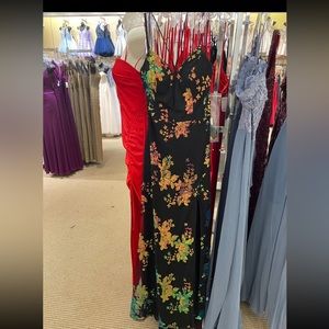 Prom Dress! Size 9 (Tiger Lily Boutique) No alterations. Lightly Worn.